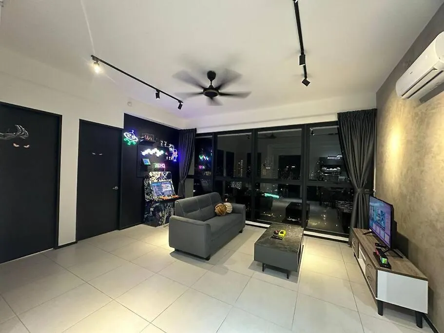3 Room/3 Queen Bed, Urban Suite Arcade Room #2Carpark Jelutong 0*,