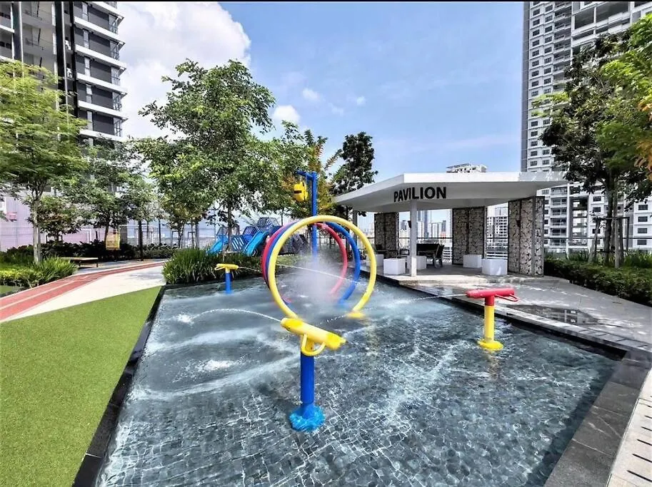 3 Room/3 Queen Bed, Urban Suite Arcade Room #2Carpark Jelutong Διαμέρισμα