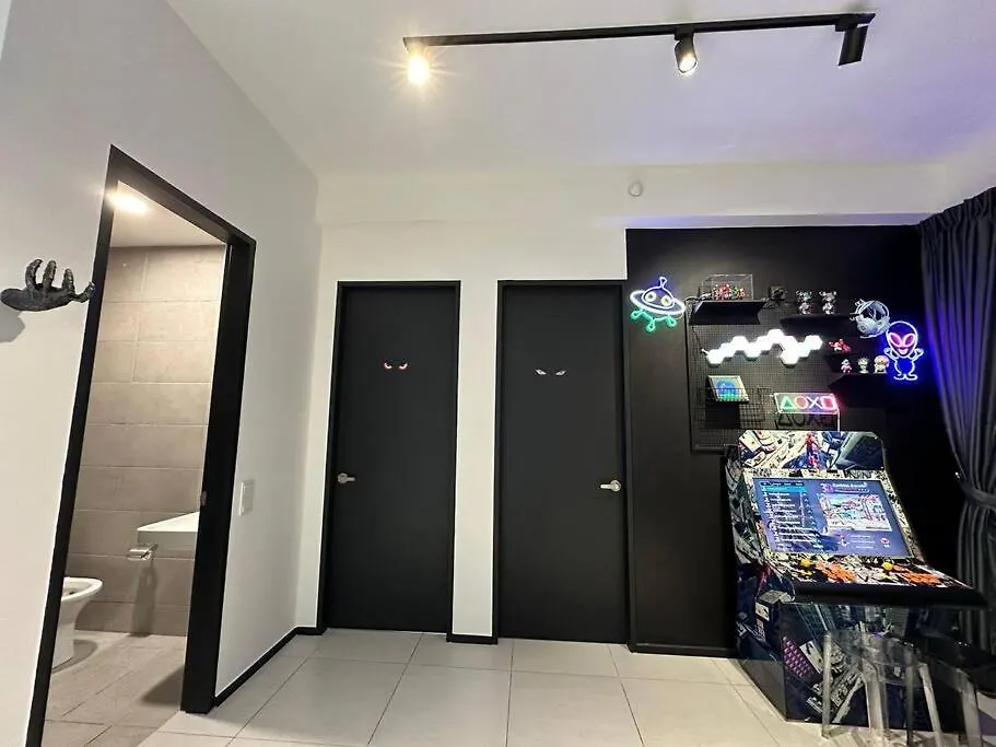 3 Room/3 Queen Bed, Urban Suite Arcade Room #2Carpark Jelutong Διαμέρισμα