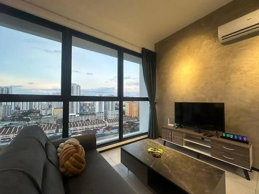 3 Room/3 Queen Bed, Urban Suite Arcade Room #2Carpark Jelutong