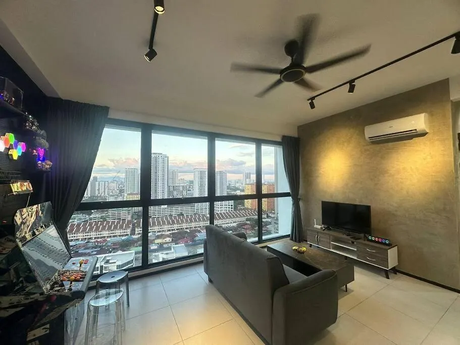 3 Room/3 Queen Bed, Urban Suite Arcade Room #2Carpark Jelutong