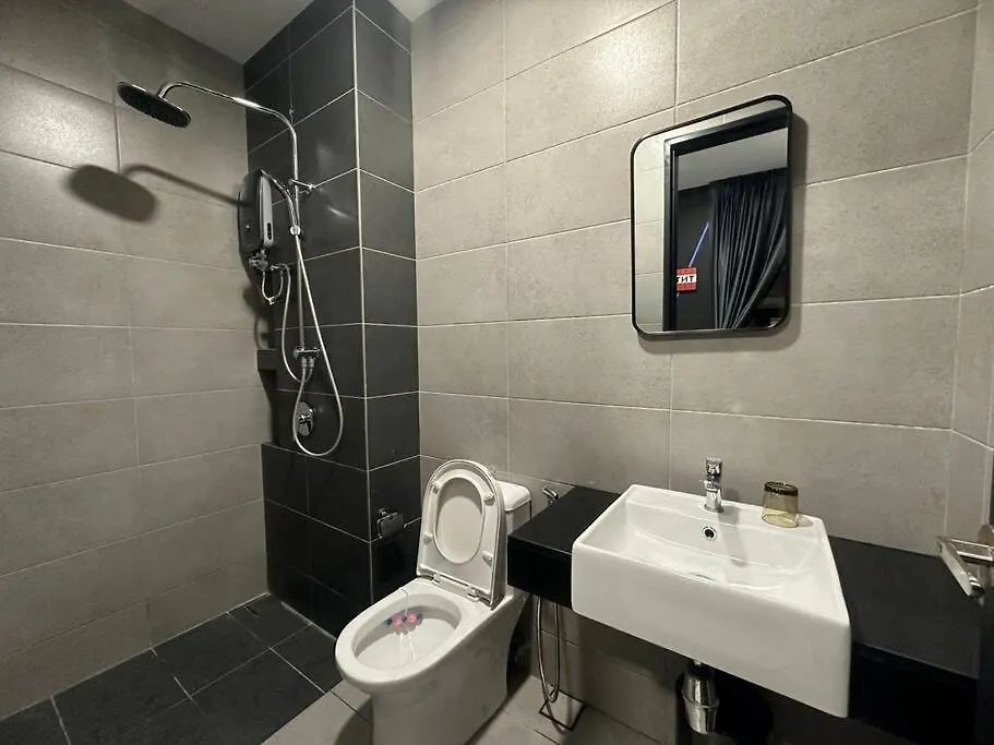 3 Room/3 Queen Bed, Urban Suite Arcade Room #2Carpark Jelutong Διαμέρισμα